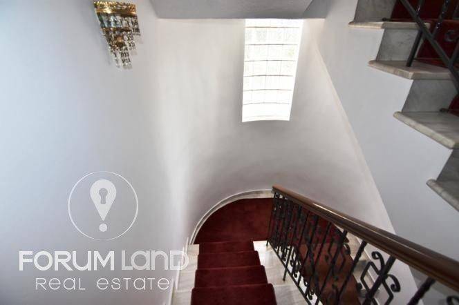 Forumland Real Estate, Εσωτερικές Σκάλες