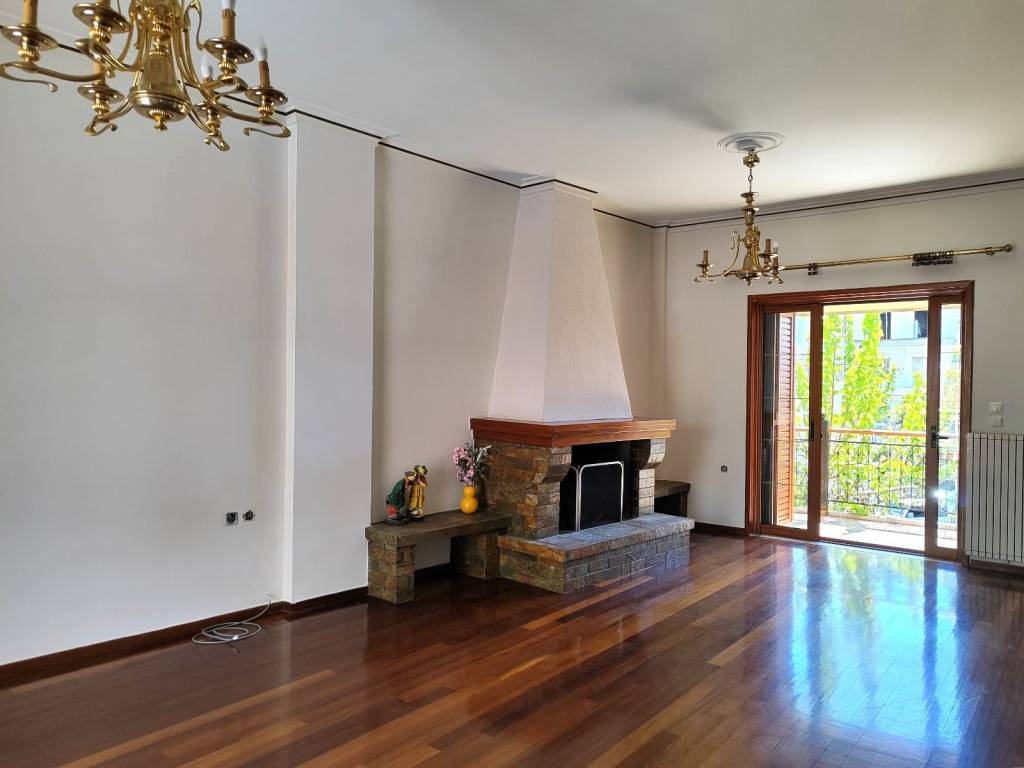 KATHISTIKO-TRAPEZARIA ME TZAKI