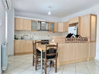 Eniaia koyzina me apothekeytikoys choroys