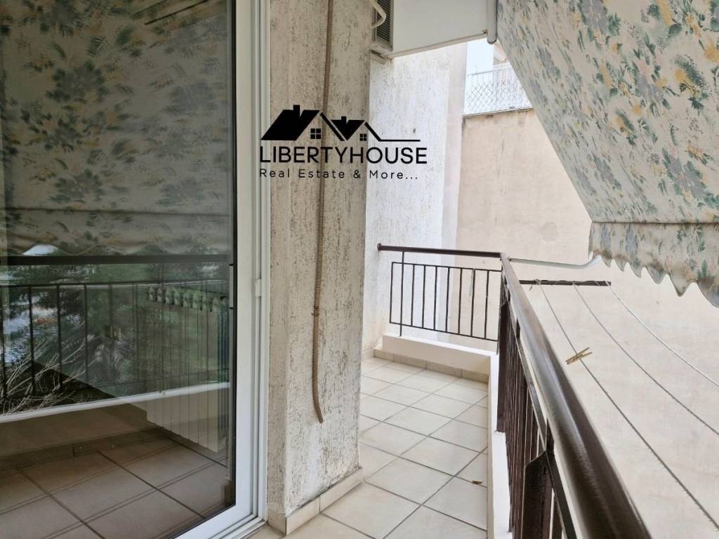 Mpalkoni eniaio me ta dyo ypnodomatia