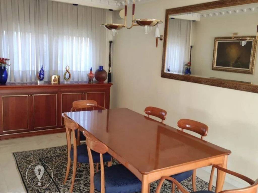 Forumland Real Estate, Τραπεζαρία