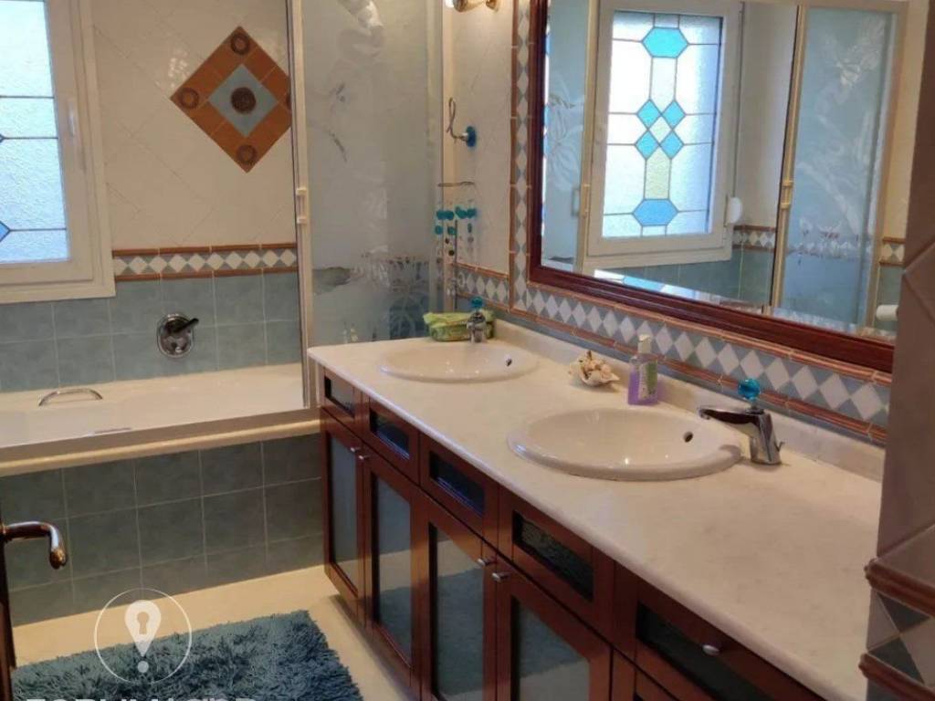 Forumland Real Estate, Μπάνιο με μπανιέρα