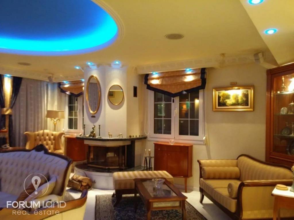 Forumland Real Estate, Σαλόνι με τζάκι