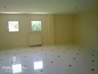 Forumland Real Estate, Σαλόνι