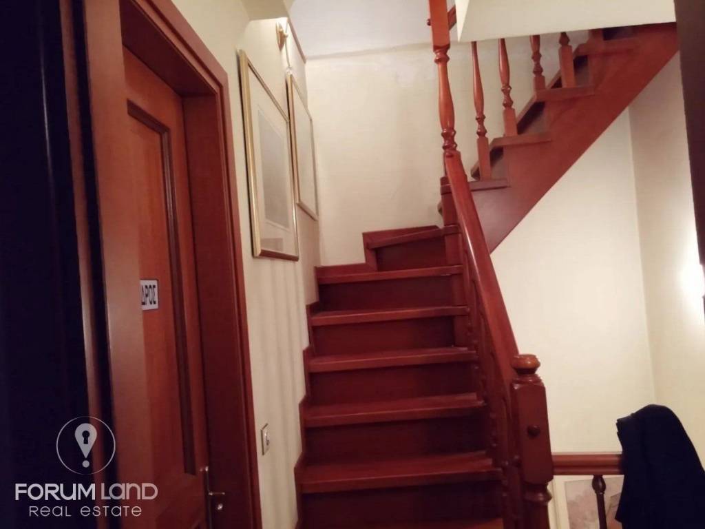 Forumland Real Estate, Εσωτερικές Σκάλες