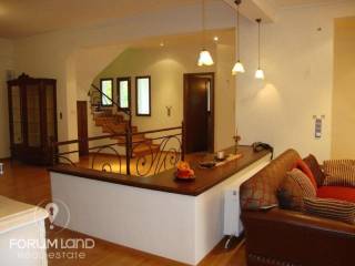 Forumland Real Estate, Εσωτερικές Σκάλες