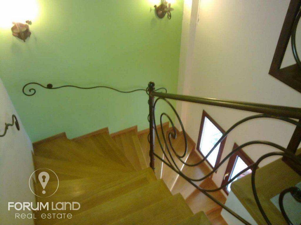 Forumland Real Estate, Εσωτερικές Σκάλες