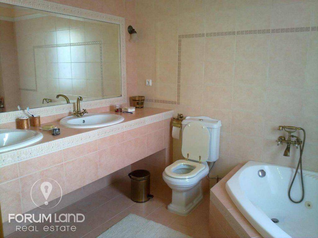 Forumland Real Estate, Μπάνιο