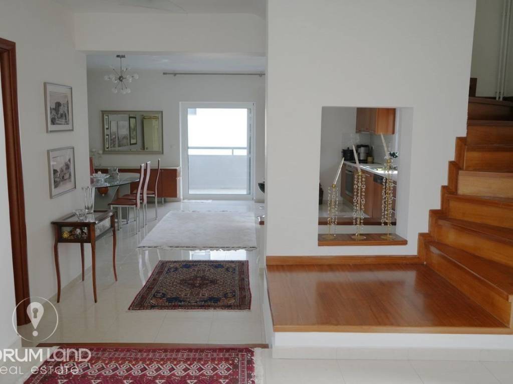 Forumland Real Estate, Εσωτερικές Σκάλες