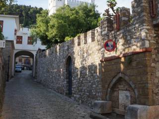 O DROMOS PROS TO OIKOPEDO