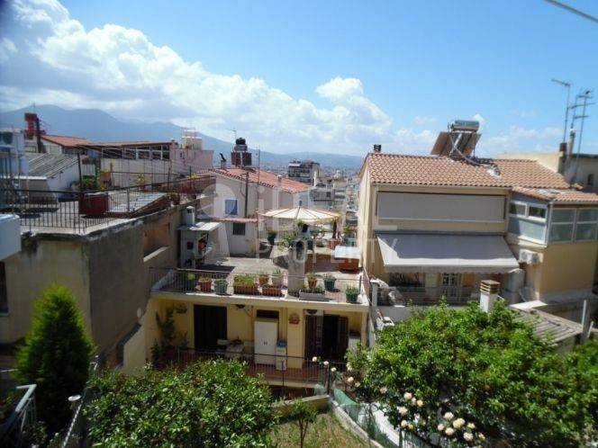 Θέα από μπαλκόνι,Πρώτος όροφος