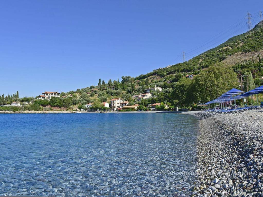 PARALIA ME KATAGALANA NERA