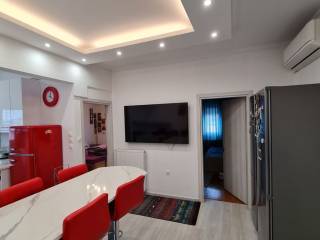 KOYZINA-CHOL EISODOS PROS A YPNODOM DEXIA KAI PROS B ARISTERA