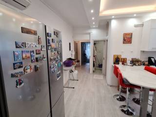 APOPSE APO KOYZINA PROS CHOL/SALONI ARISTERA-MPANIO STO KENTRO