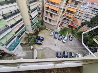 THEA PROS AKALYPTO OIKODOMES OPOY DIATITHETAI THESE STATHMEYSES