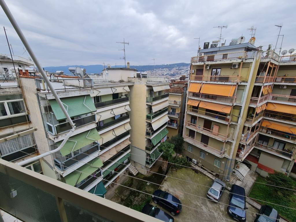 THEA APO PISO MPALKONI