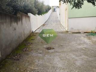 είσοδος στο οικόπεδο