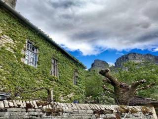 Πωλείται συγκρότημα κατοικιών