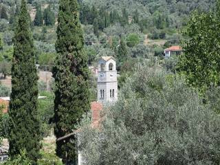 E thea apo to oikopedo