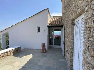 stone villa of unique aesthetics and multi-level architectur