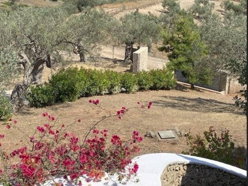 stone villa of unique aesthetics and multi-level architectur