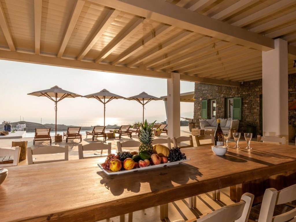 Comfortable luxury villa of 220 sq m on a plot of 2,500 sq m