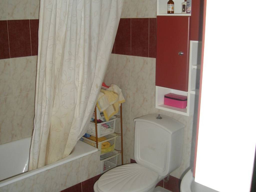 The property is a short distance from a private beach.