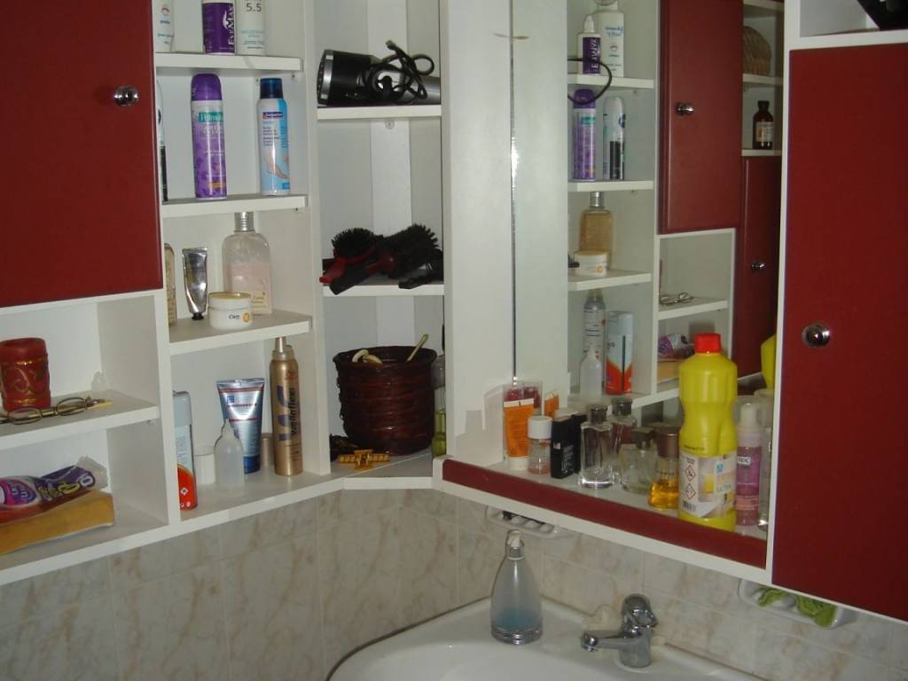 The property is a short distance from a private beach.