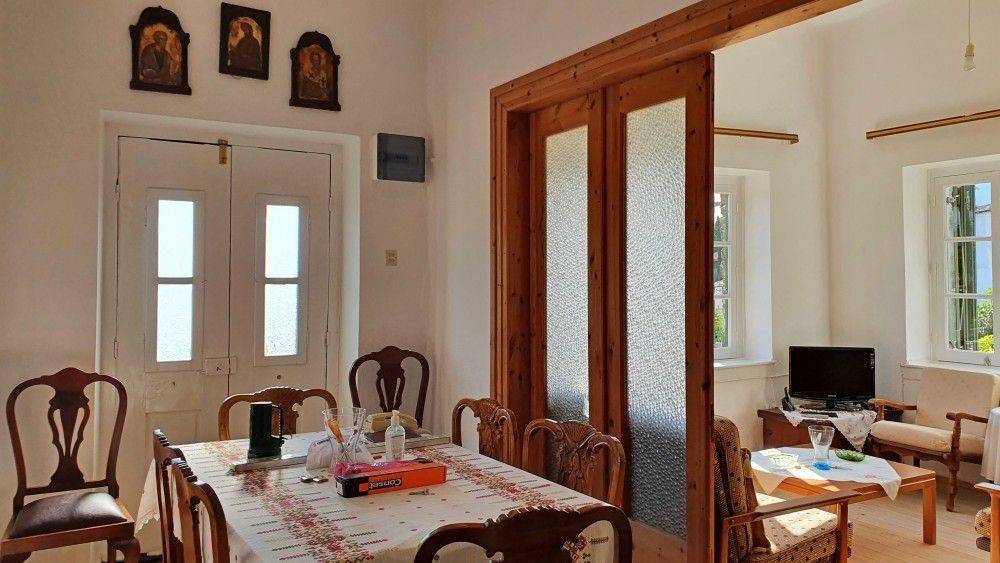 Σαλονοτραπεζαρία