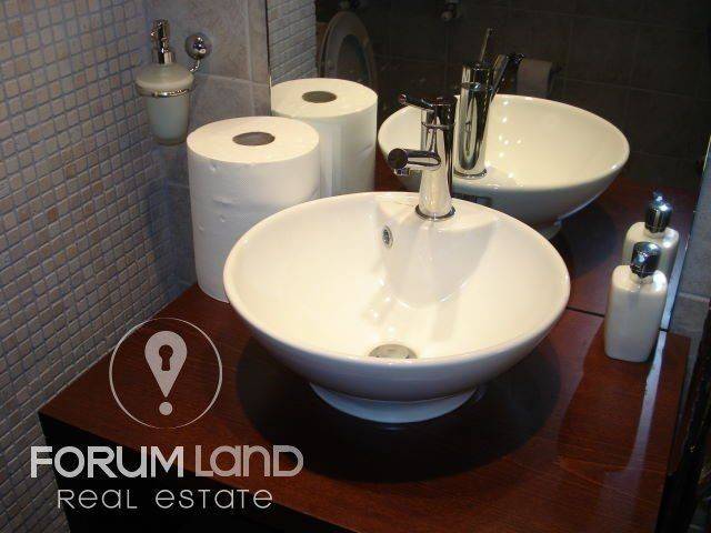 Forumland Real Estate, Μπάνιο