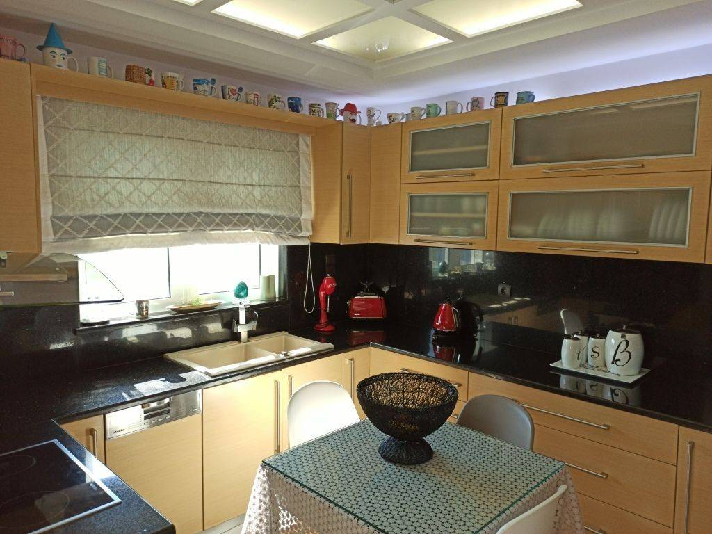 Η ΚΟΥΖΙΝΑ ΣΤΟ ΙΣΟΓΕΙΟ