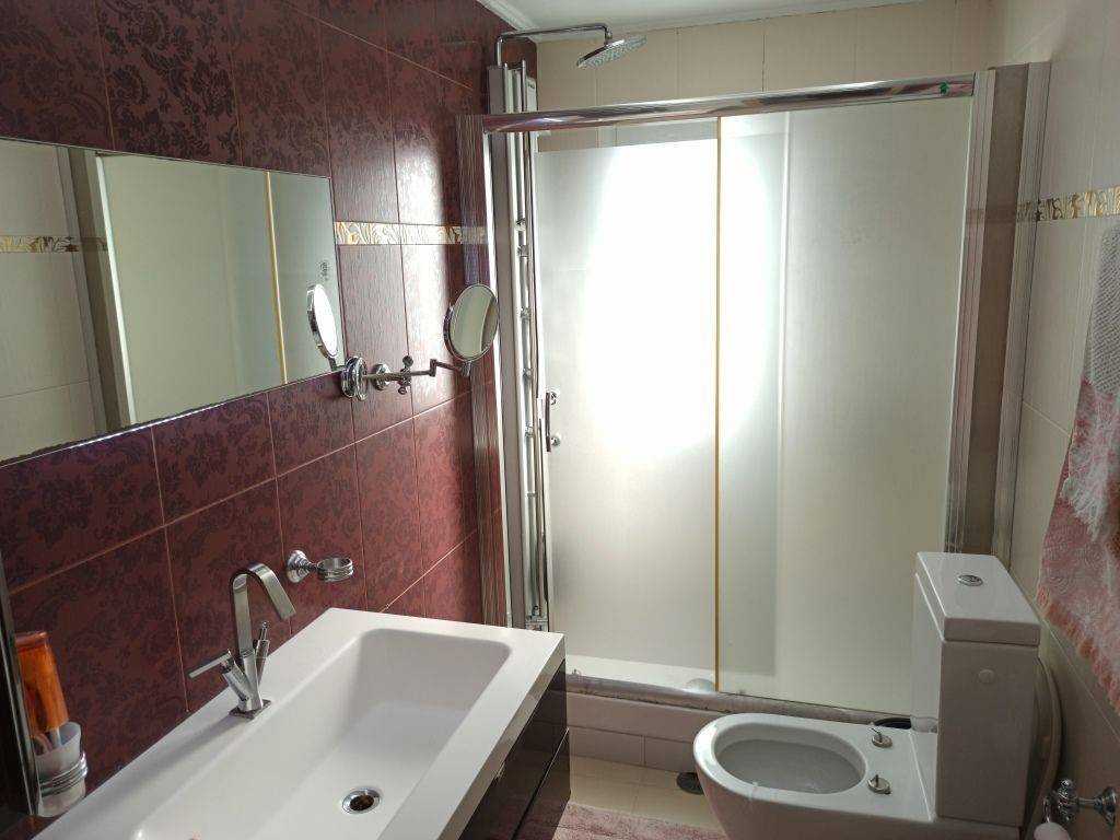 ΤΟ ΜΠΑΝΙΟ ΣΤΟΝ ΠΡΩΤΟ ΟΡΟΦΟ