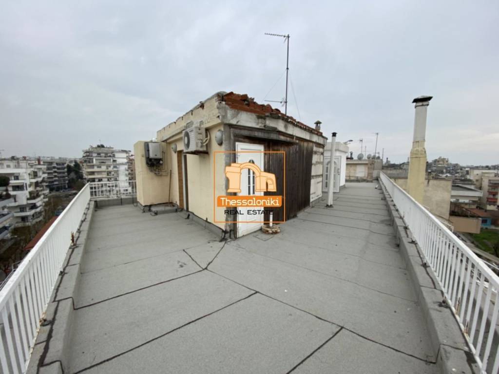 Ντεπώ, Στούντιο, 34 τ.μ.