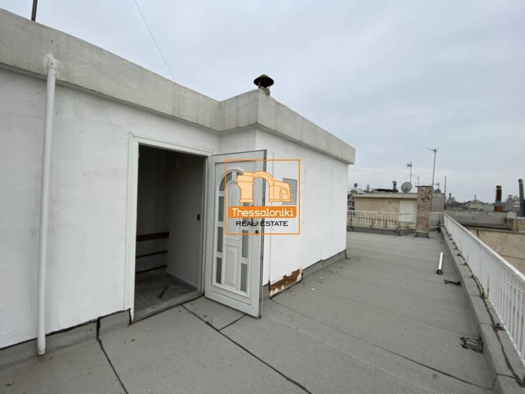 Ντεπώ, Στούντιο, 34 τ.μ.