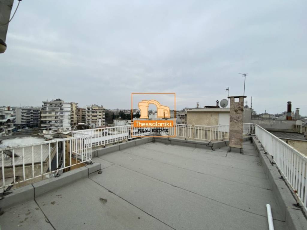 Ντεπώ, Στούντιο, 34 τ.μ.