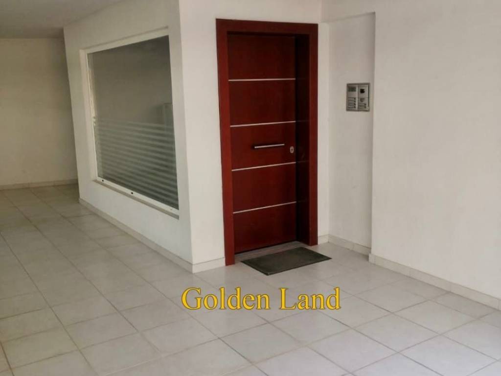 ΠΟΡΤΑ ΑΣΦΑΛΕΙΑΣ ΣΤΗΝ ΕΙΣΟΔΟ ΤΗΣ ΠΟΛΥΚΑΤΟΙΚΙΑΣ