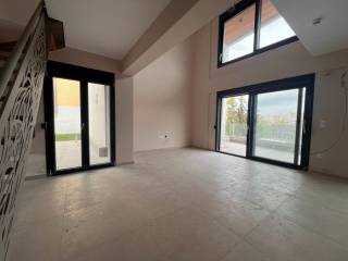 To kathistiko apo ten eisodo.