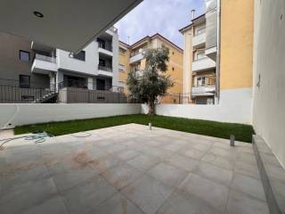 Kepos &amp; ayle apo to kathistiko.