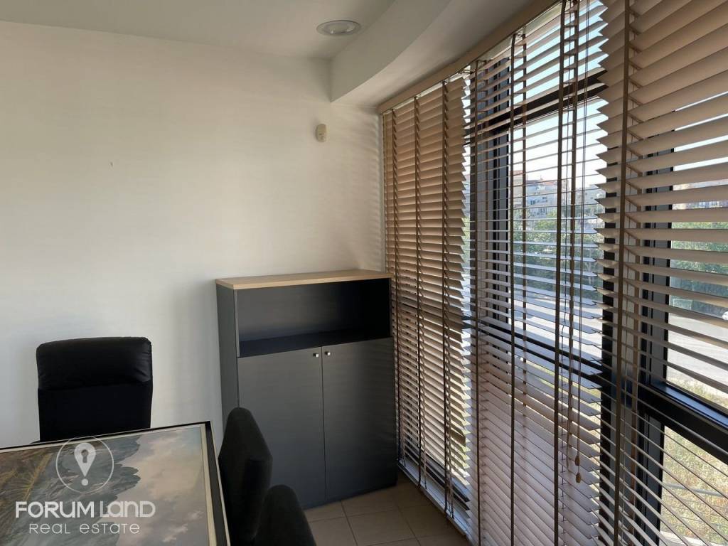 Forumland Real Estate, Epaggelmatikos grapheiakos choros 120t.m.