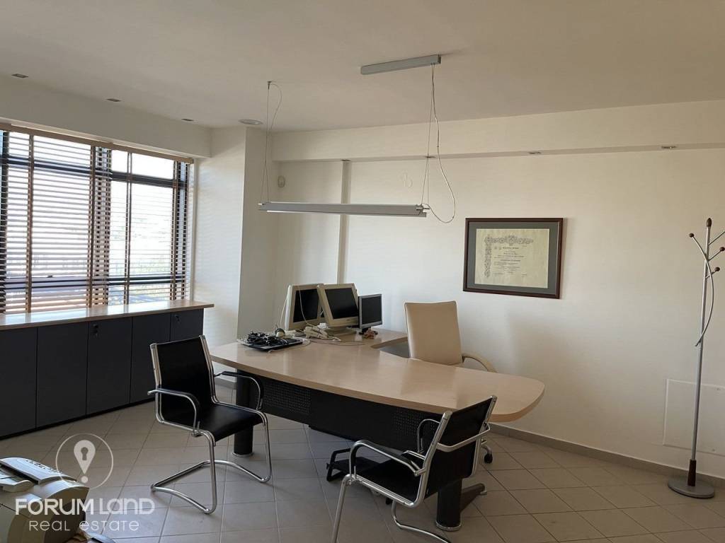 Forumland Real Estate, Epaggelmatikos grapheiakos choros 120t.m.