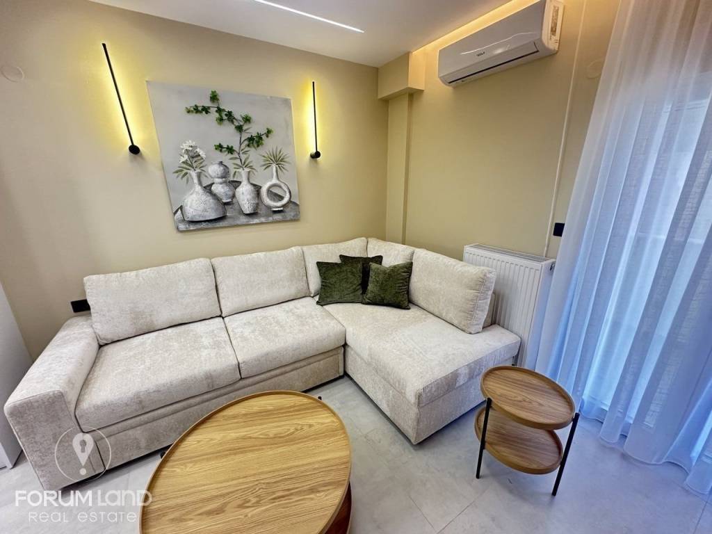 Forumland Real Estate, studio