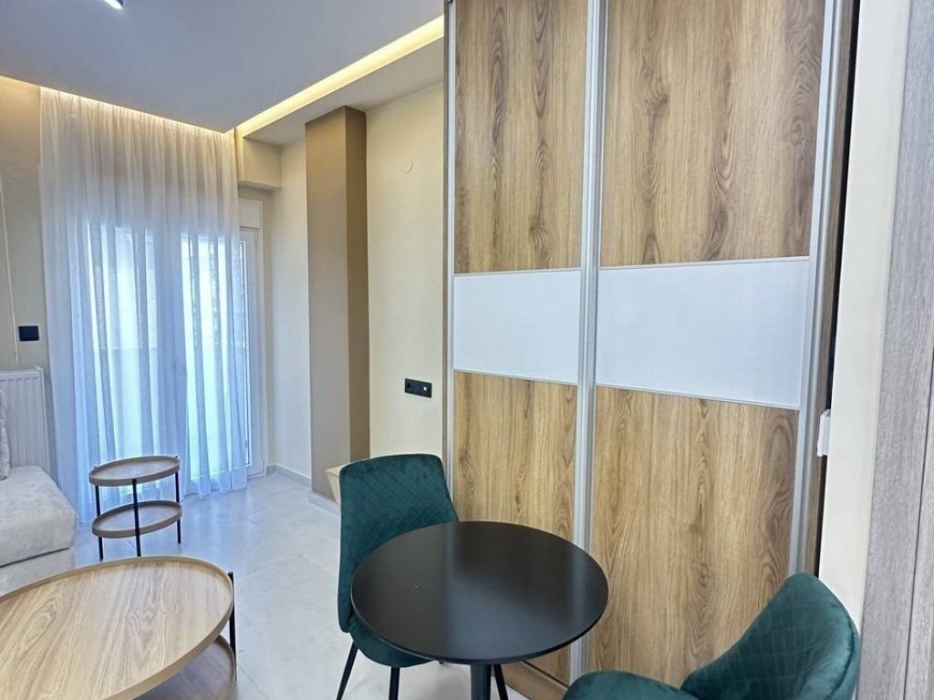 Forumland Real Estate, Studio