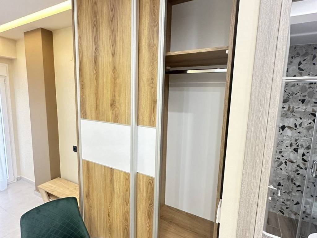 Forumland Real Estate, Studio