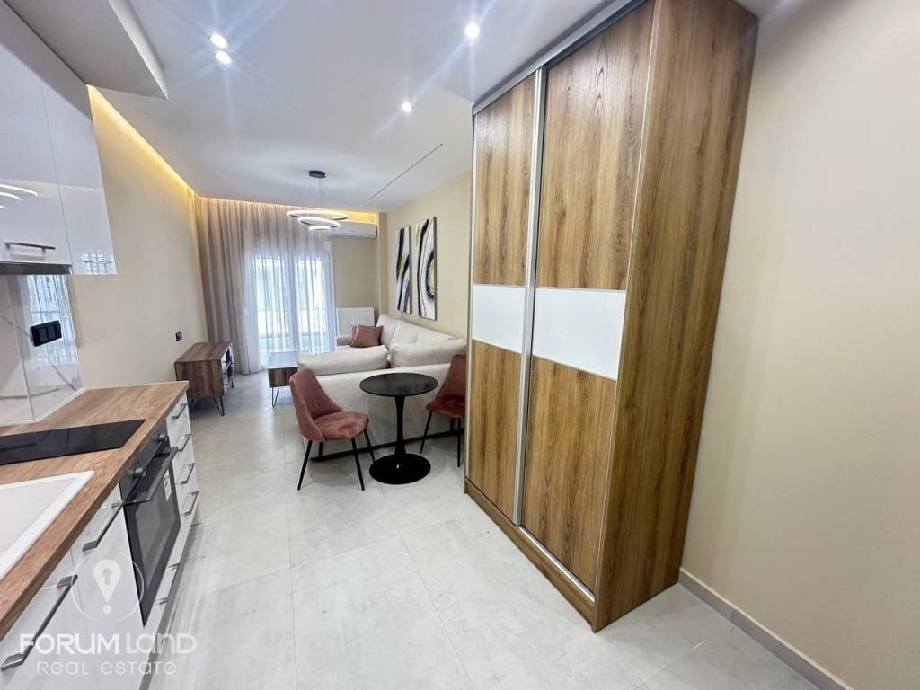 Forumland Real Estate, Studio