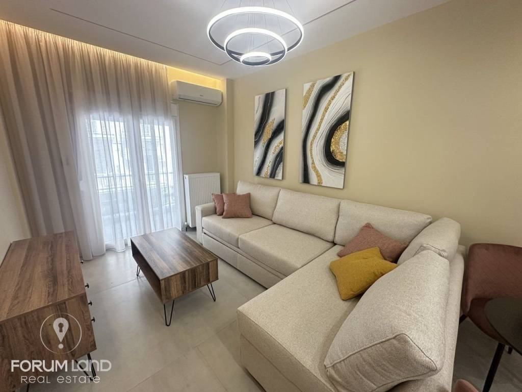 Forumland Real Estate, Studio