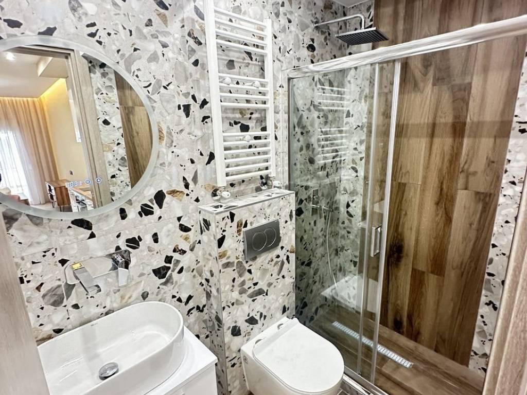 Forumland Real Estate, Μπάνιο