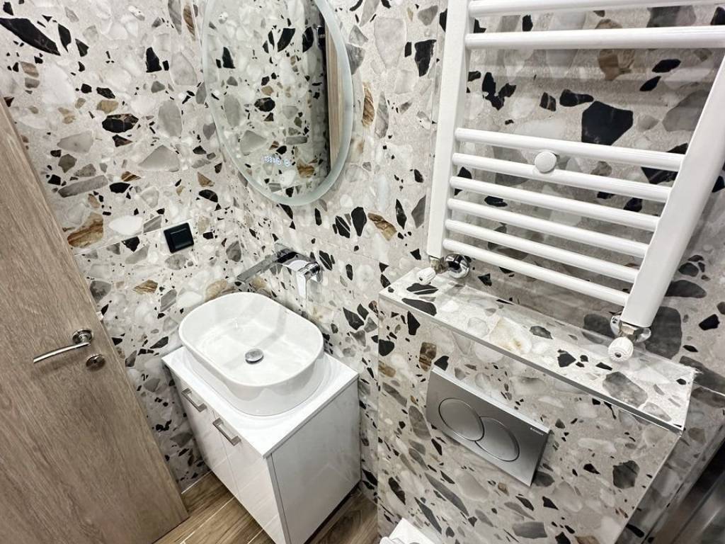 Forumland Real Estate, Μπάνιο