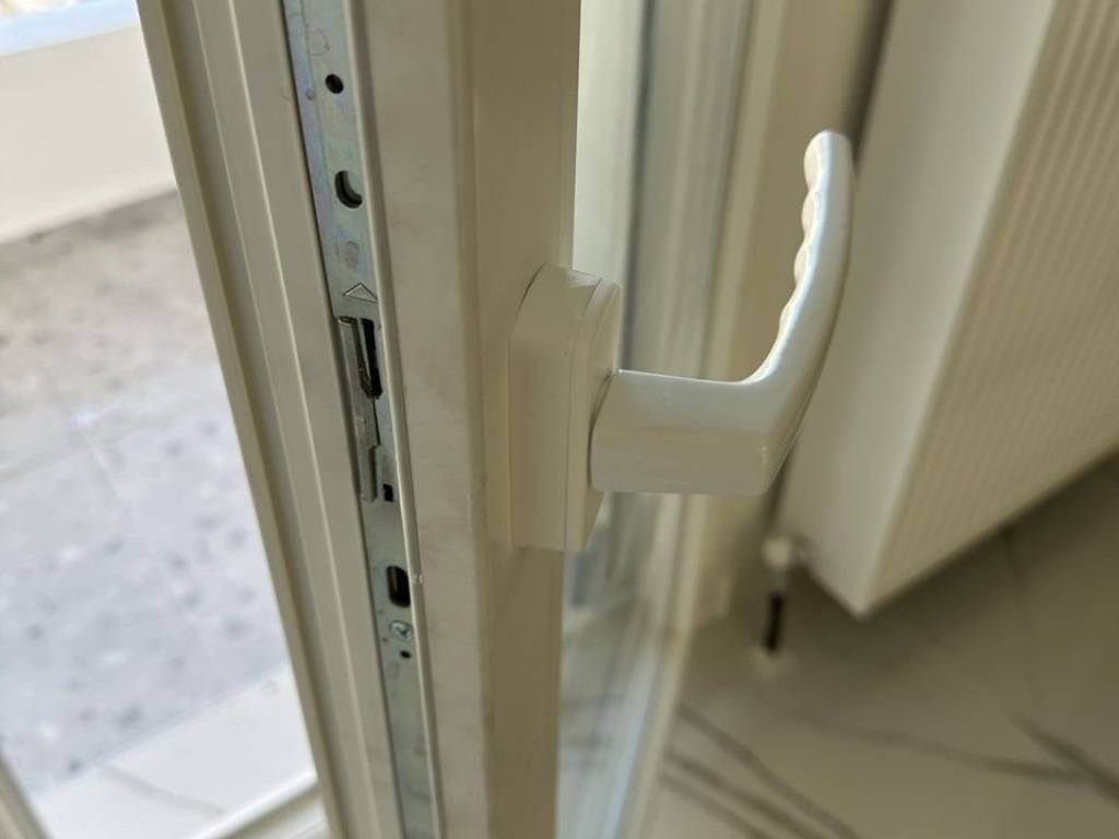 Forumland Real Estate, Κουφώματα