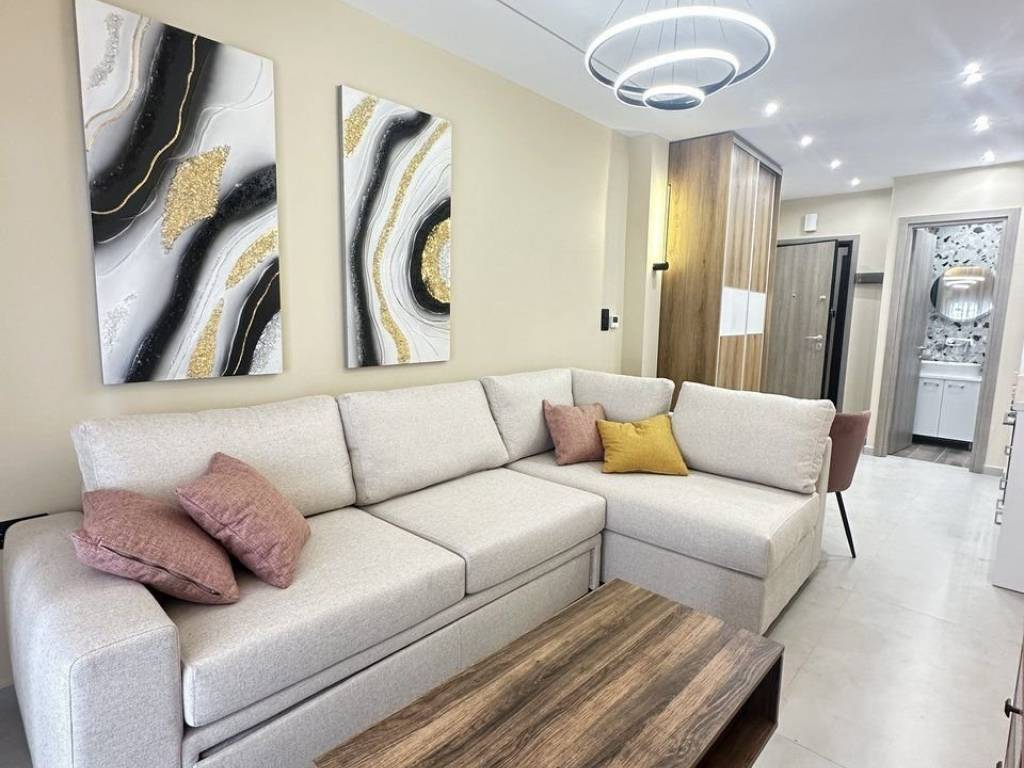 Forumland Real Estate, Studio