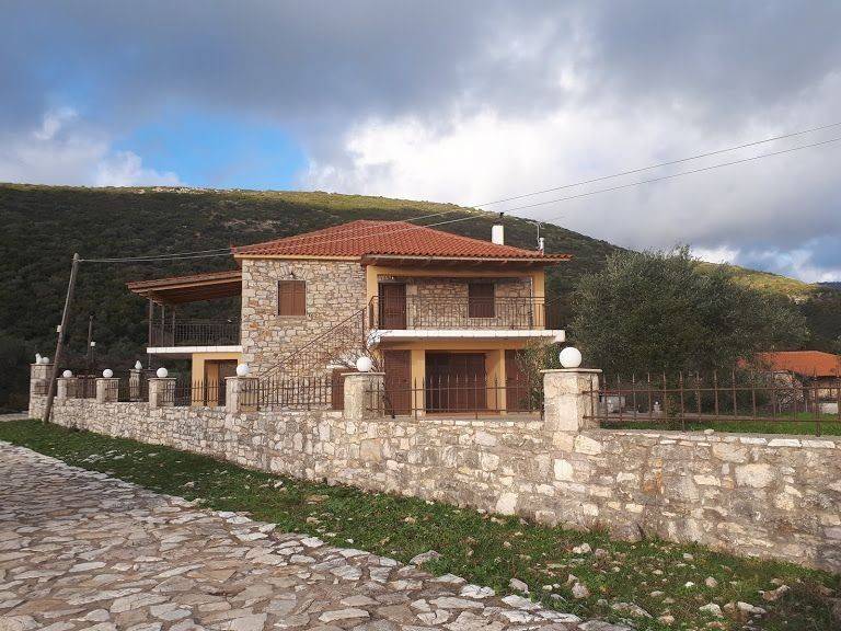 Γειτονικη οικια